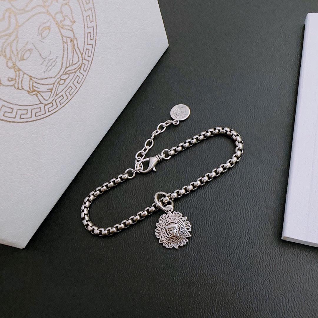 VERSACE シルバーチェーンブレスレット