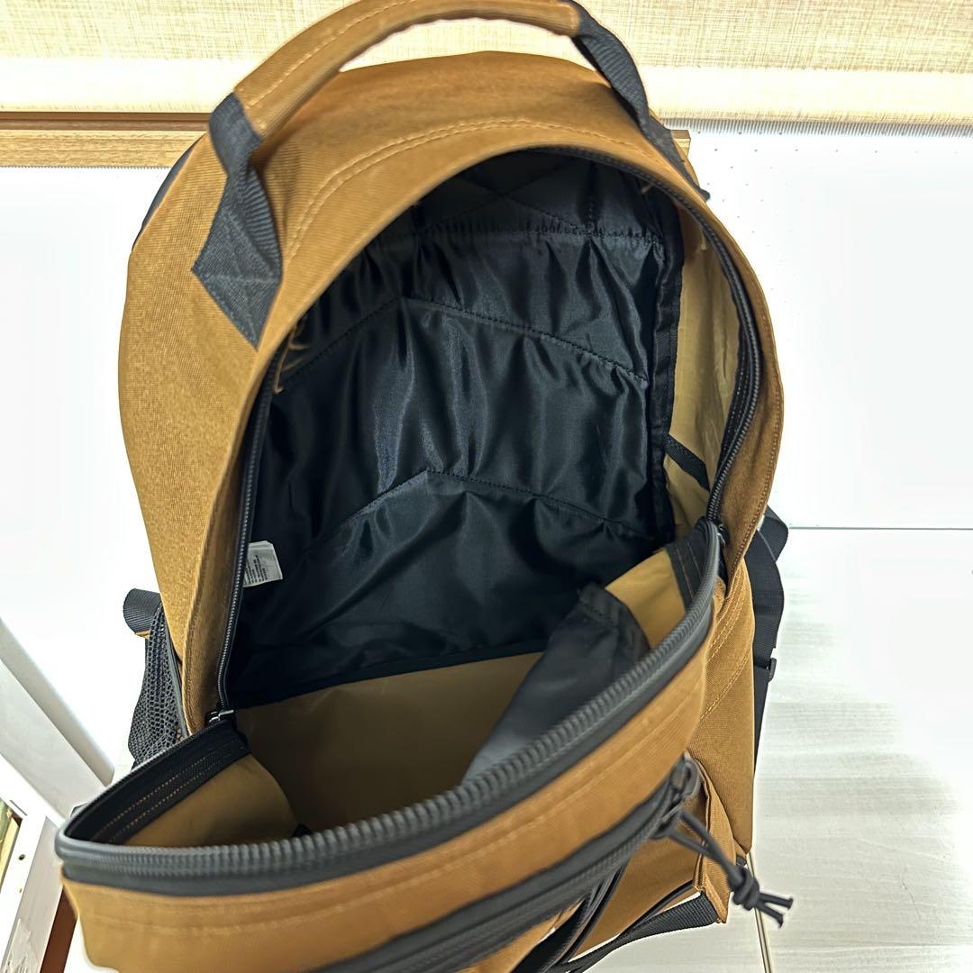 Carhartt ブラウンリュック メッシュポケット付き
