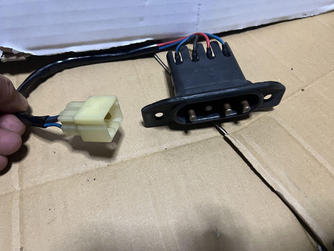 トヨタ　ハイエース100系　スライド式パワードアのマグネット
