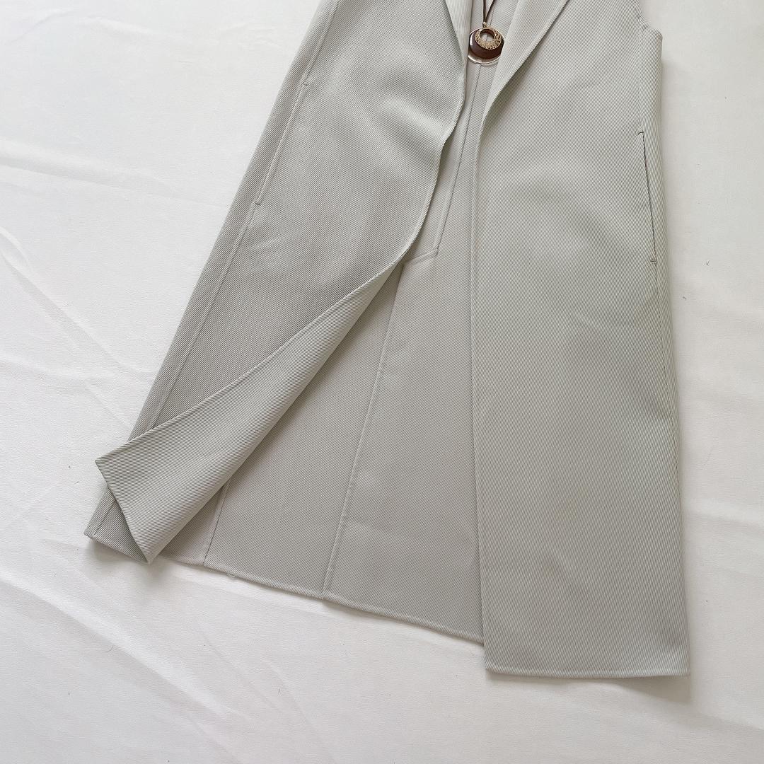 【美品】ANAYI/アナイ ロングジレ ジレ ノーカラー軽やかリバー素材 可愛い 【美品】ANAYI/アナイ ロングジレ ジレ ノーカラー軽やかリバー素材 可愛い