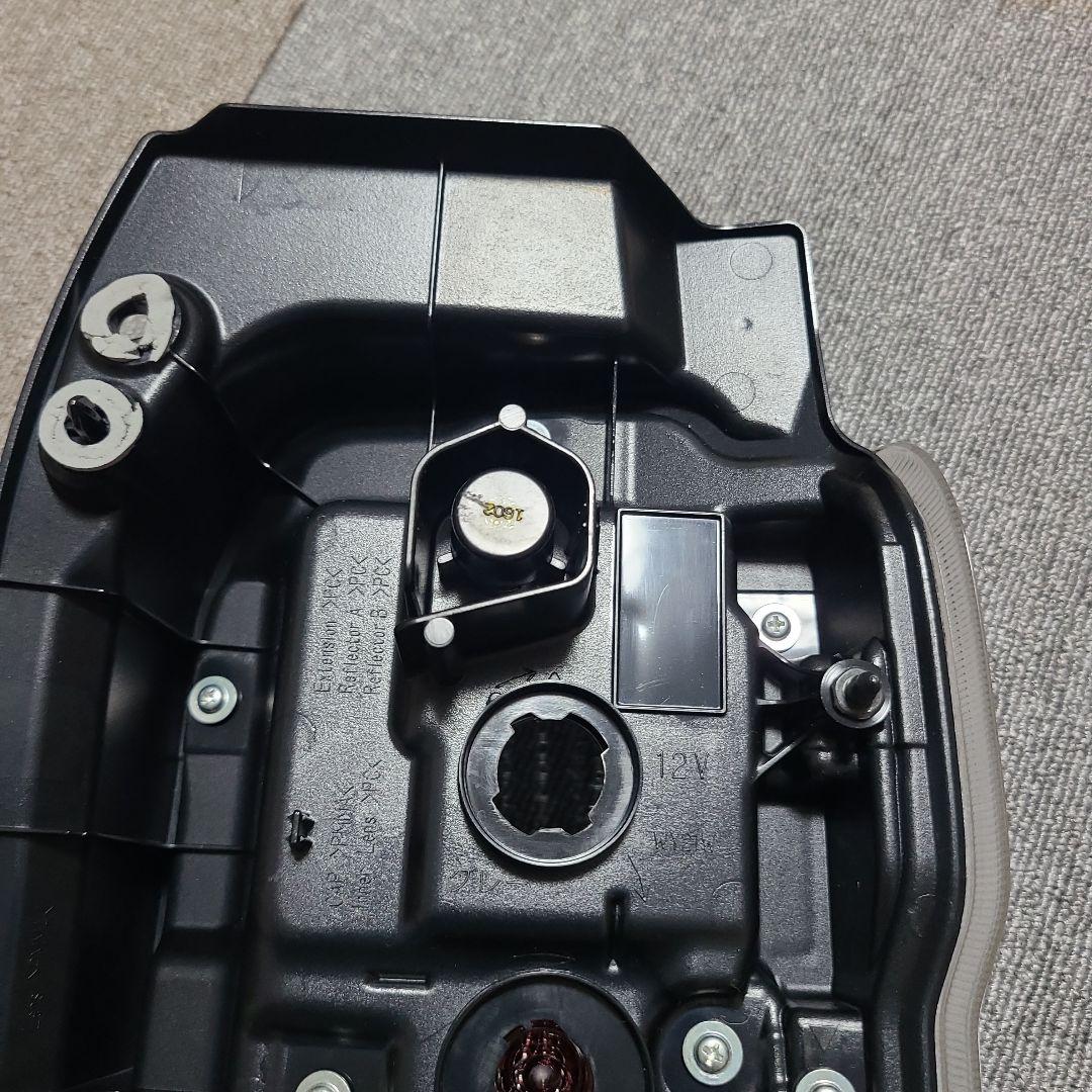 ①【美品】【スズキ ハスラー MR52S】テールランプ左側