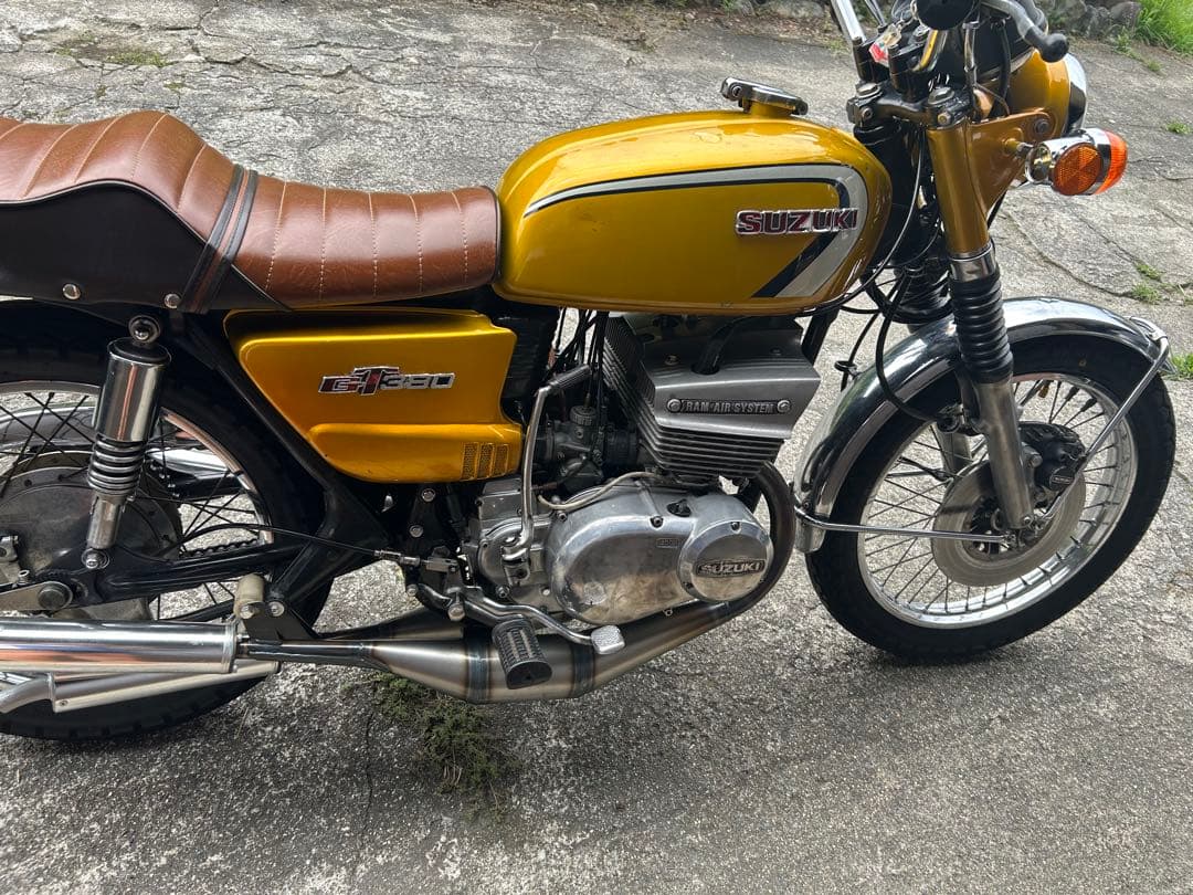 SUZUKI GT380 ゴールド バイク
