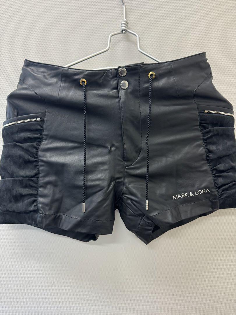 MARK&LONA レディースブラックショートパンツ