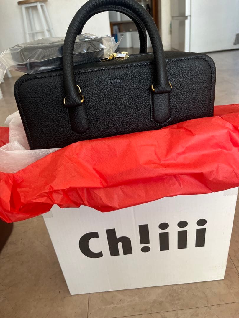 Ch!iii ブラックレザー ショルダーバッグ