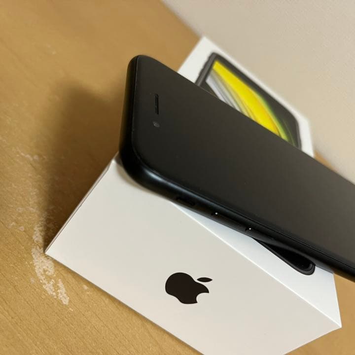 美品•おまけ付】iPhone SE2 ブラック 128GB SIMフリー 本体