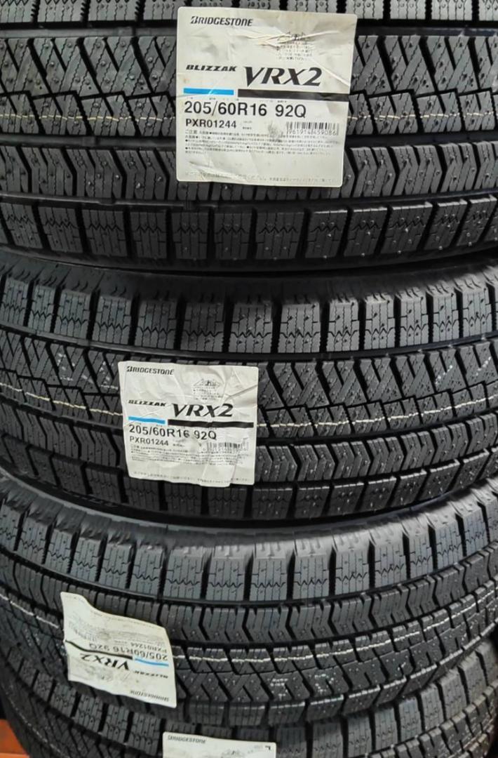 23年製新品室内保管スタッドレスブリヂストンVRX2 205/60R16 4本