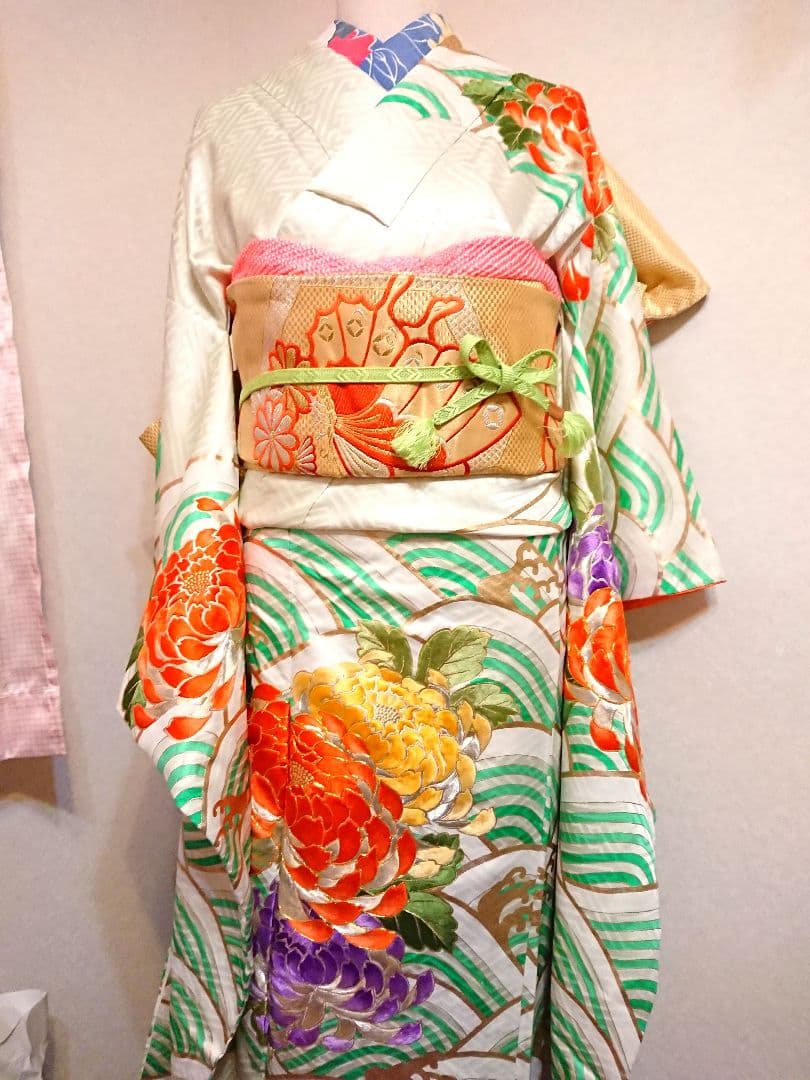 きものやまと個性派振袖コーデセットセミアンティーク振袖と袋帯総刺繍振袖 菊尽くし