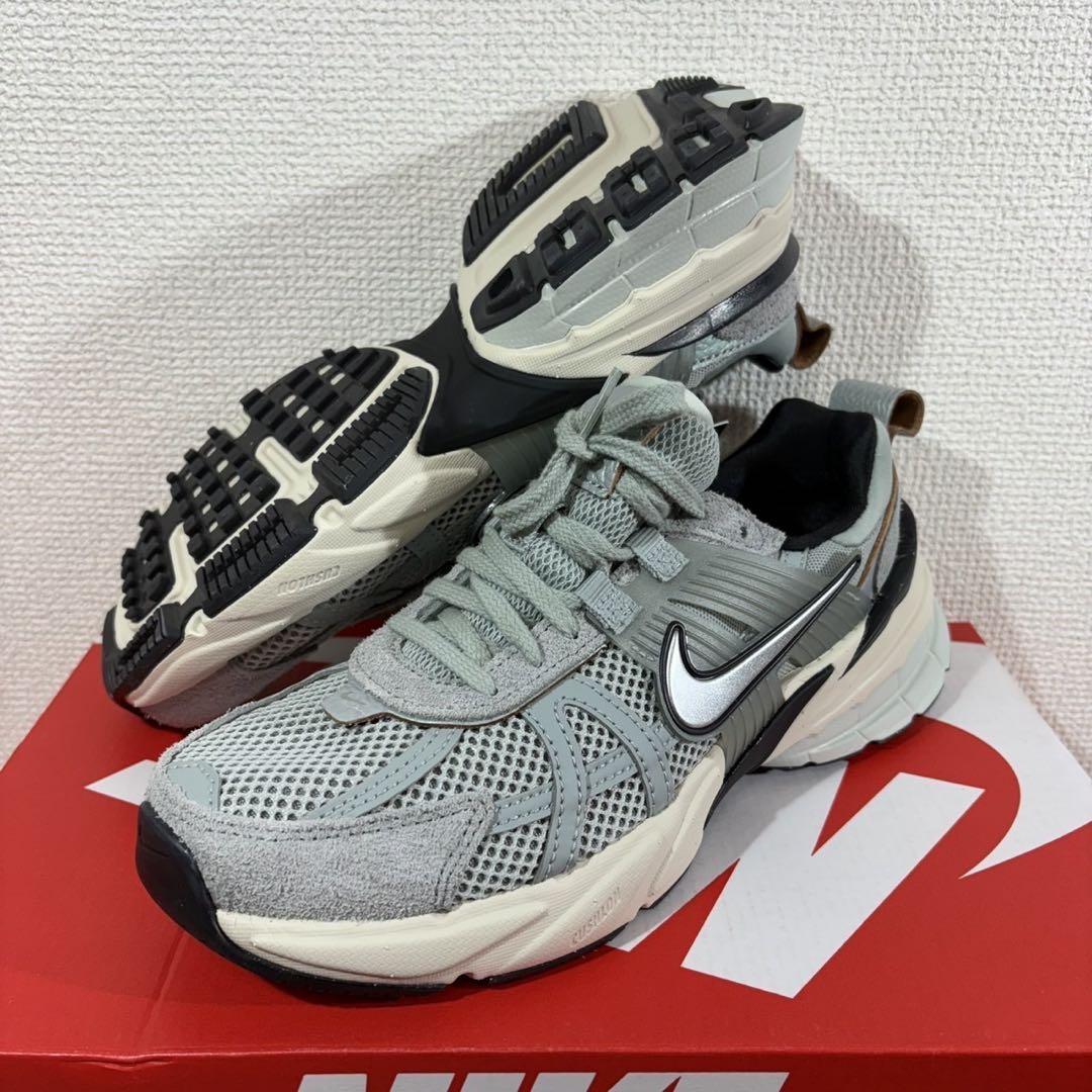 靴 24cm WMNS V2K RUN FN6703-003(N WMNS V2K RUN FN6703-003 - メルカリ