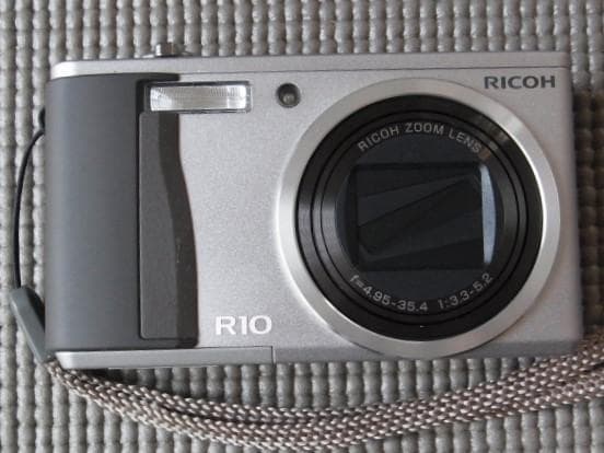 最大41%OFFクーポン RICHO R10 シルバー デジタルカメラ