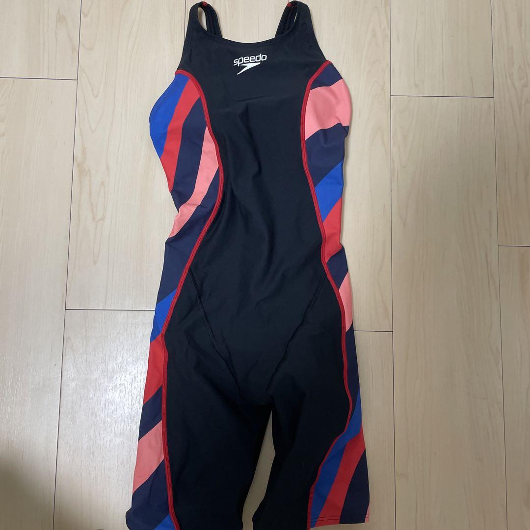 Speedo スポーツ用水着 黒 赤 青 ストライプ