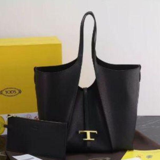 トッズ T タイムレス レザーショッピングバッグ