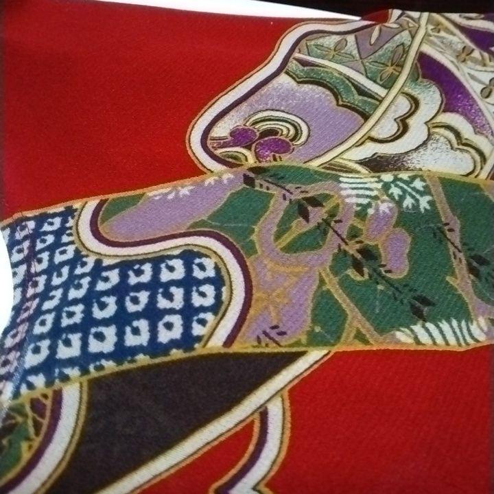 詩仙堂 チュール素材の古典柄が映える赤色ノースリーブワンピース