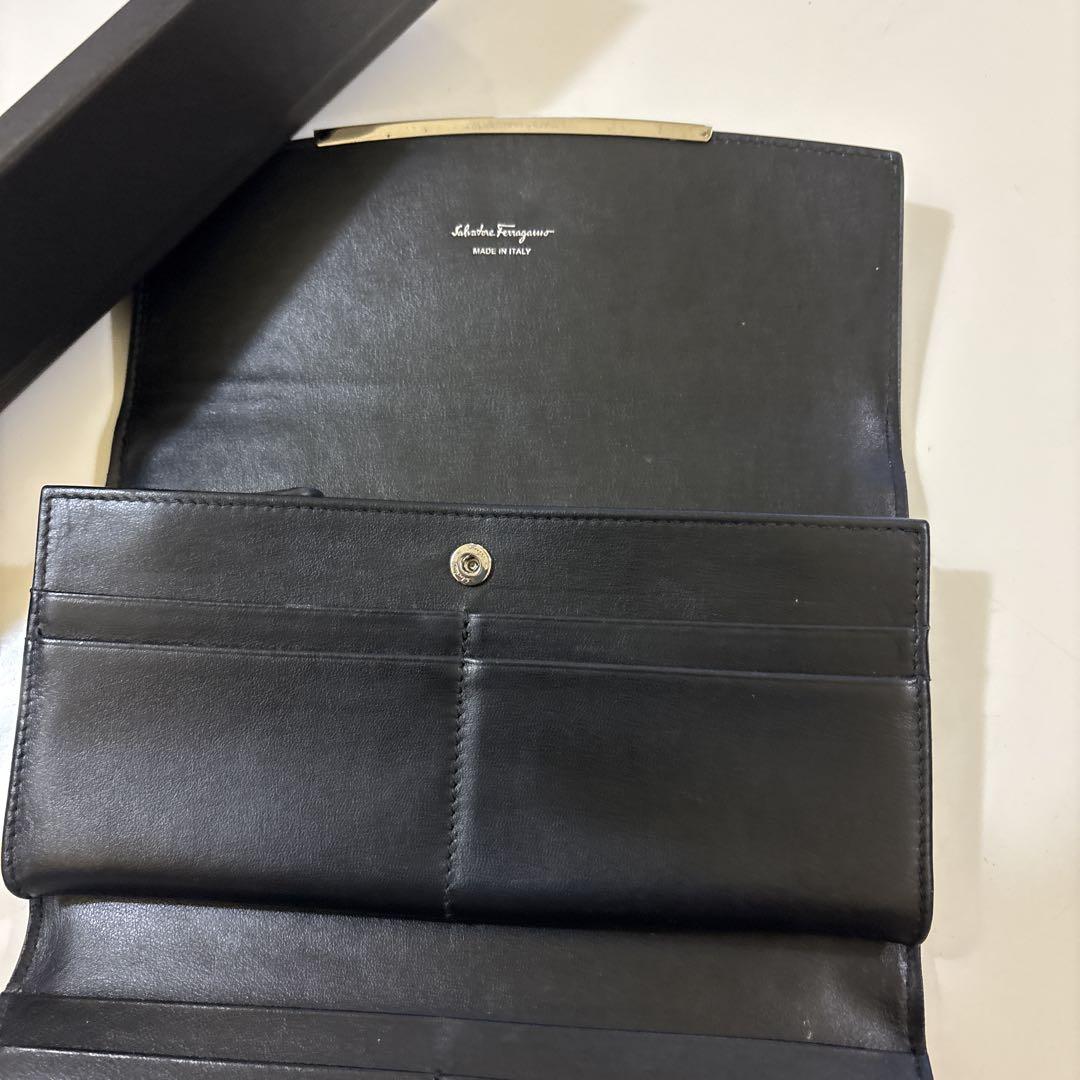 フェラガモ長財布　黒