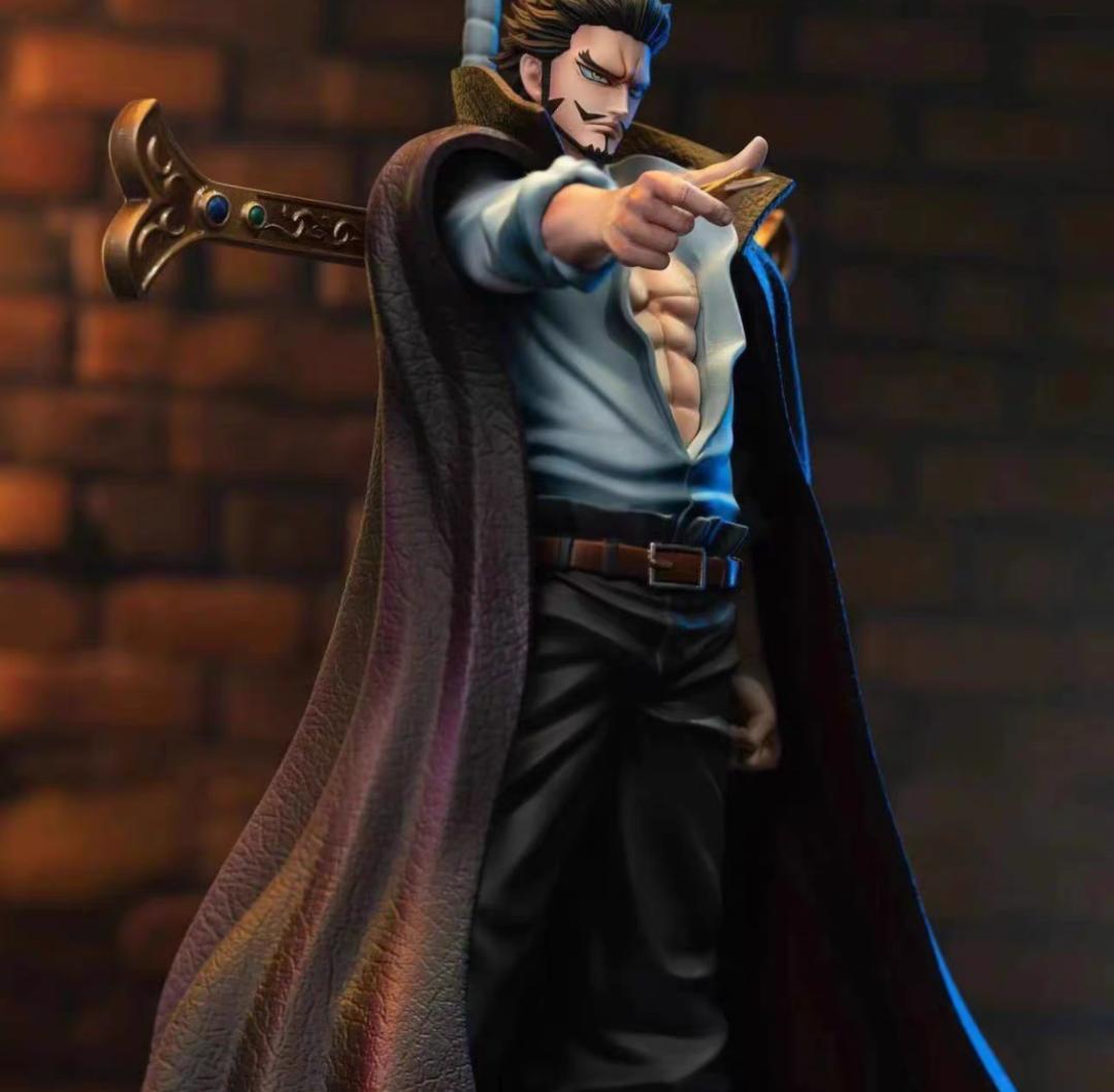 ワンピース 王下七武海 鹰目 ジュラキュール·ミホーク 彫刻フィギュアD ワンピース 王下七武海 鹰目 ジュラキュール·ミホーク 彫刻