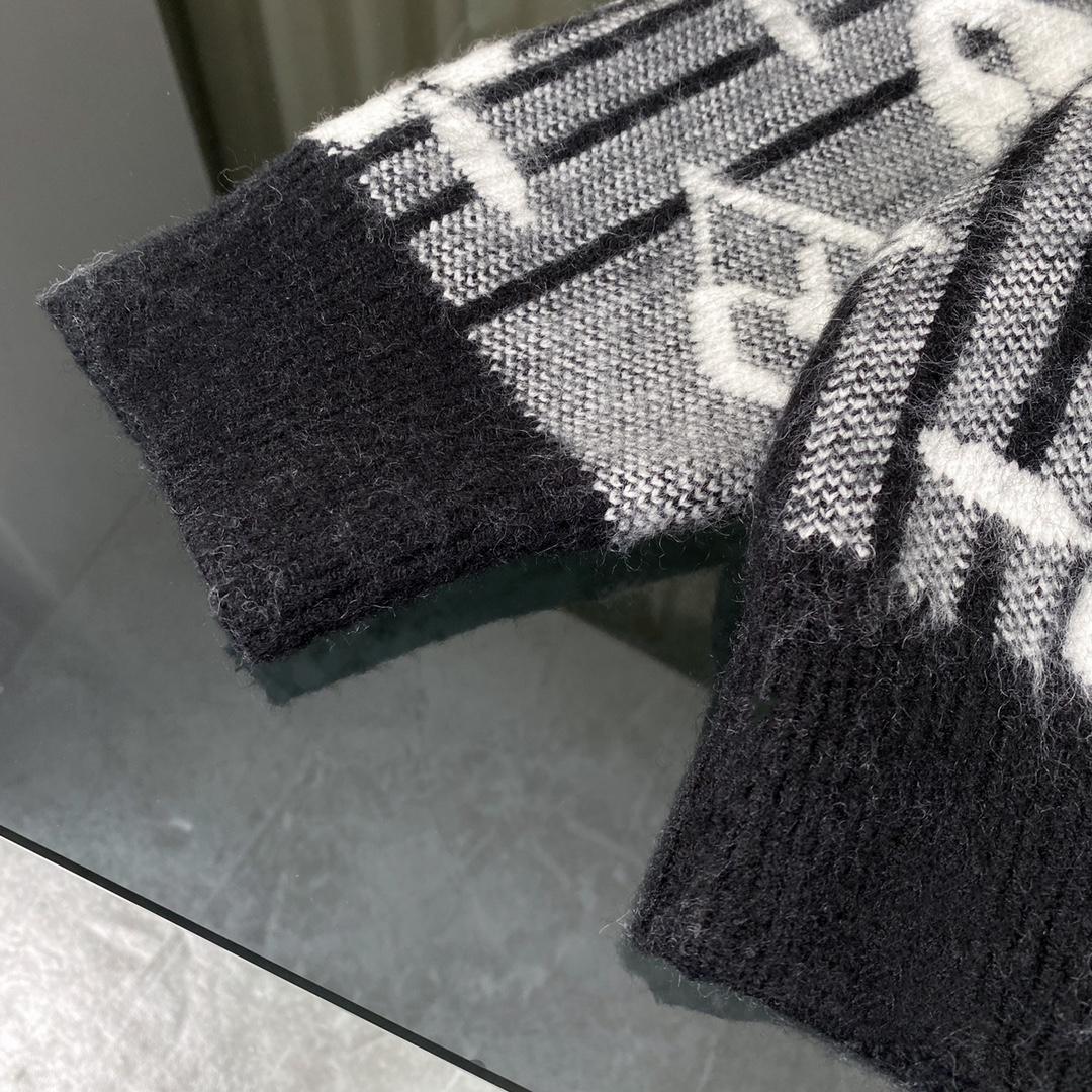 LOUIS VUITTON ロゴセーター グレー LOUIS VUITTON ロゴセーター グレー