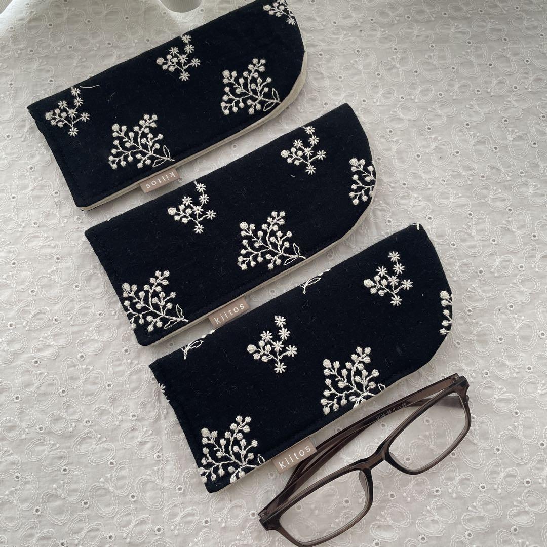 草です！刺繍生地のメガネケース　ハンドメイド