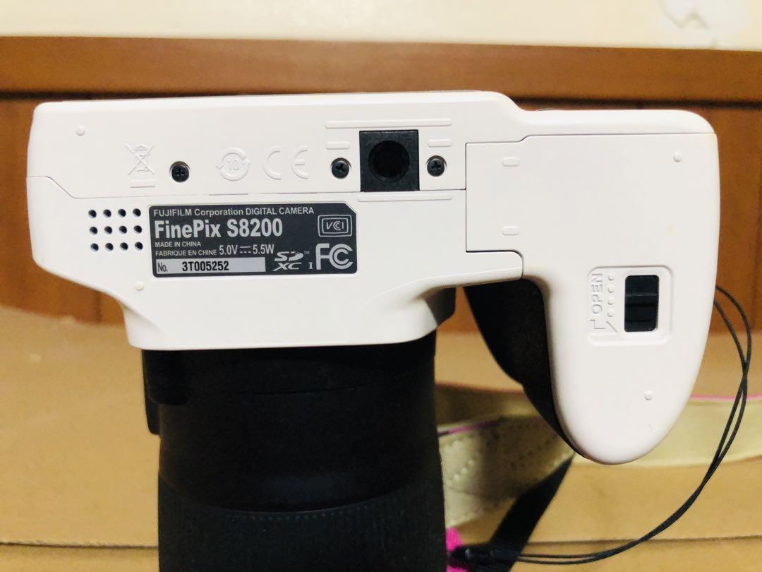中古品・美品　富士フイルム　FinePix S8200   本体のみ