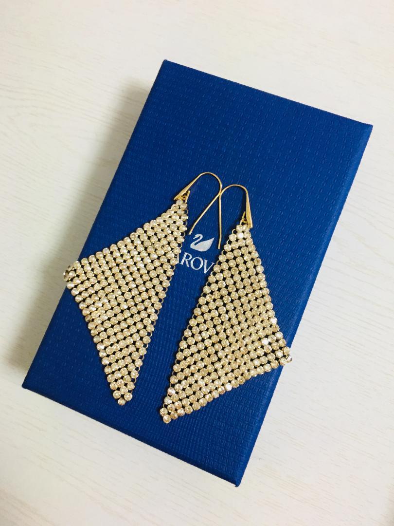 高級感 注目スワロフスキーSwarovski Fit ラージ ゴールド ピアス