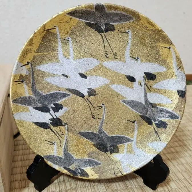 北村隆 九谷 金彩 皿 木箱入 飾皿 鶴 九谷焼 飾り皿 北前 北村隆 九谷 金彩 皿 木箱入 飾皿 鶴 九谷焼 飾り皿 北前