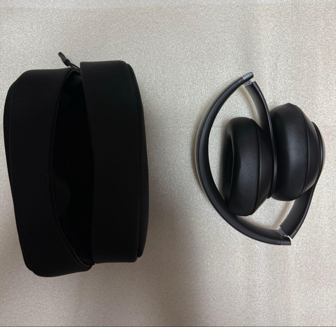 Beats ワイヤレスヘッドホン ブラック 収納ケース付き Beats ワイヤレスヘッドホン ブラック・ゴールド ケース付き