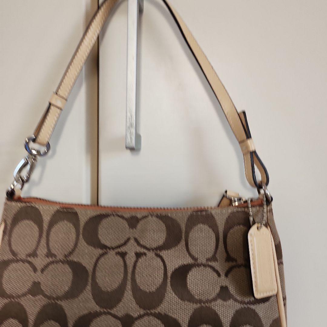 COACH ブラウンロゴ柄バッグ