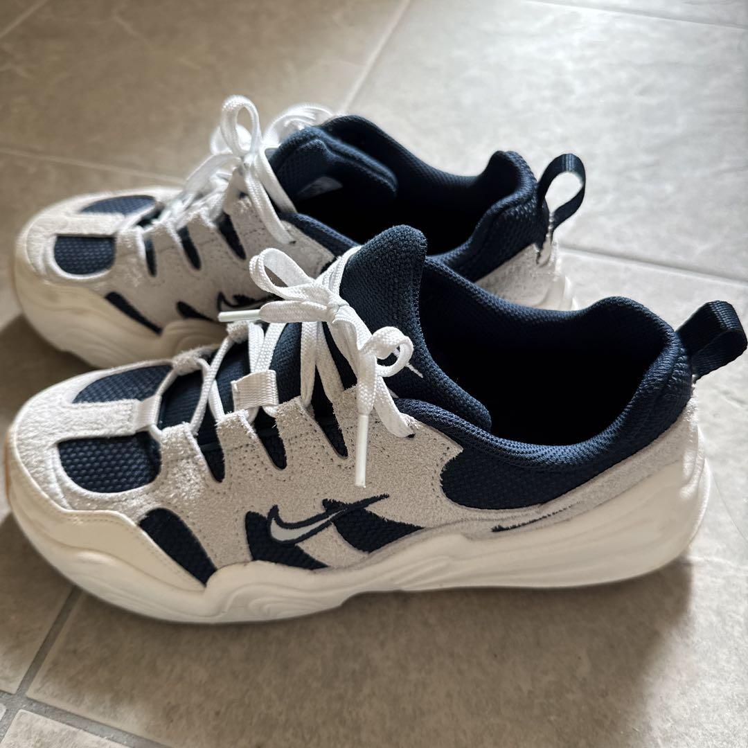 NIKEテックヘラスニーカー