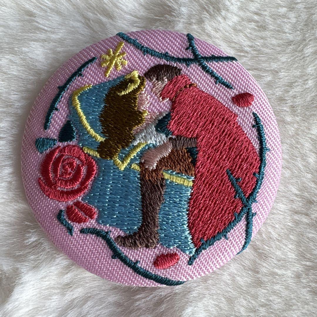 ディズニー刺繍缶バッジ2個セット - メルカリ