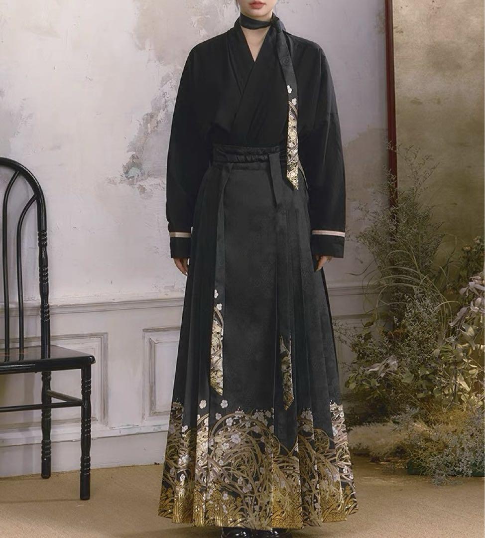 謎の山水　螺鈿織錦馬面群 黒金色ロングスカート　中国伝統衣装　漢服　着物和服浴衣 謎の山水 螺鈿織錦馬面群 黒金色ロングスカート 中国伝統衣装