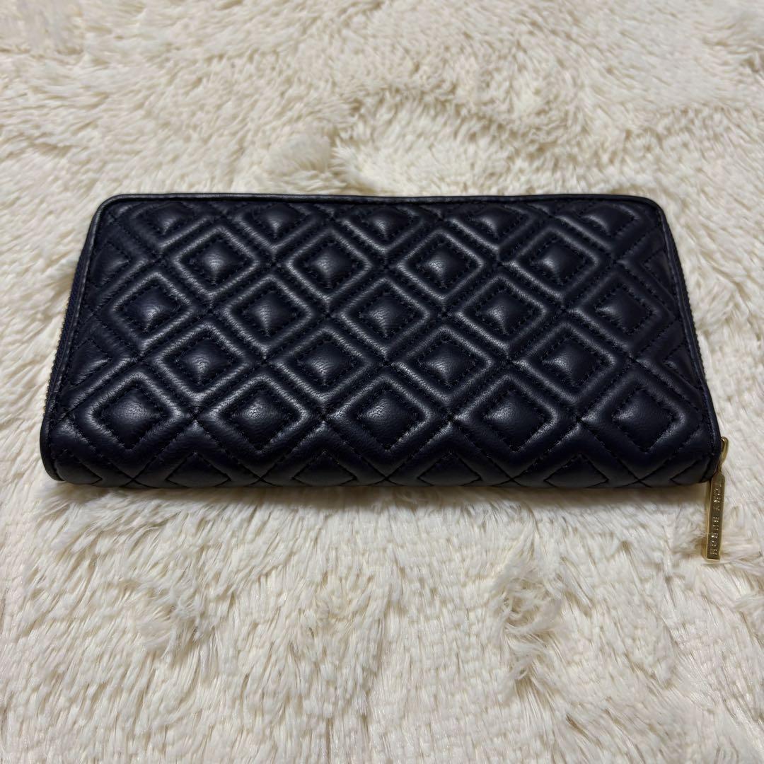 美品 トリーバーチ 長財布 ラウンドファスナー キルティング ネイビー ロゴ