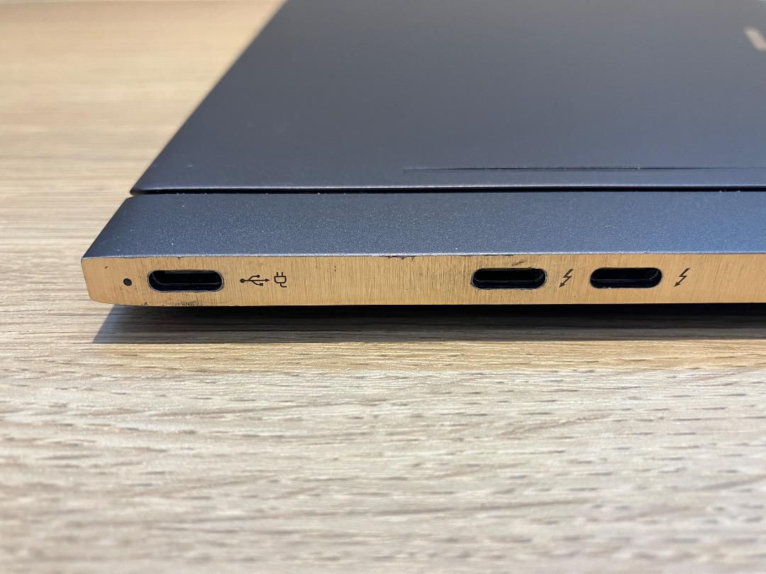 HP SPECTRE メモリー8GB SSD(換装済み)256GBバッテリー新品