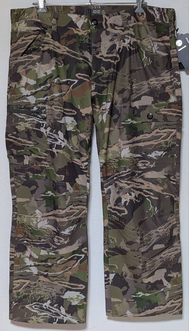 アンダーアーマー（UNDER ARMOURカーゴパンツ 新品未使用 Ｗ42✕32