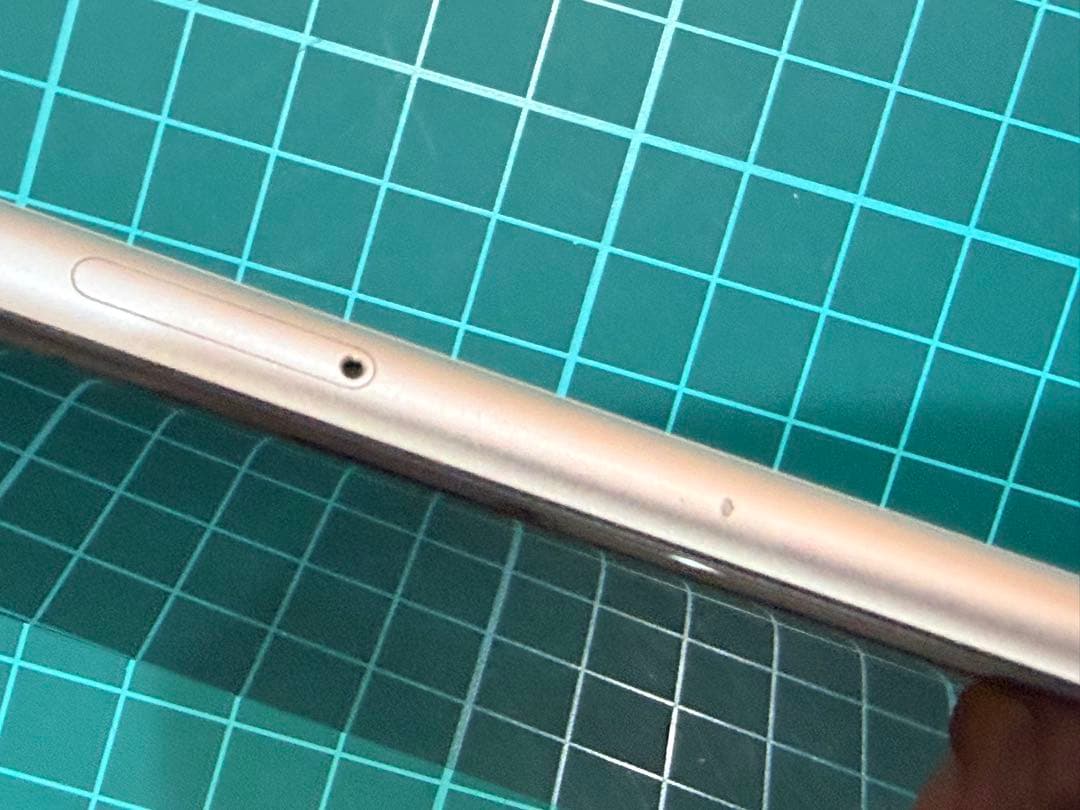 iPhone SE 第２世代　ホワイト　64GB SIMフリー版　Apple 