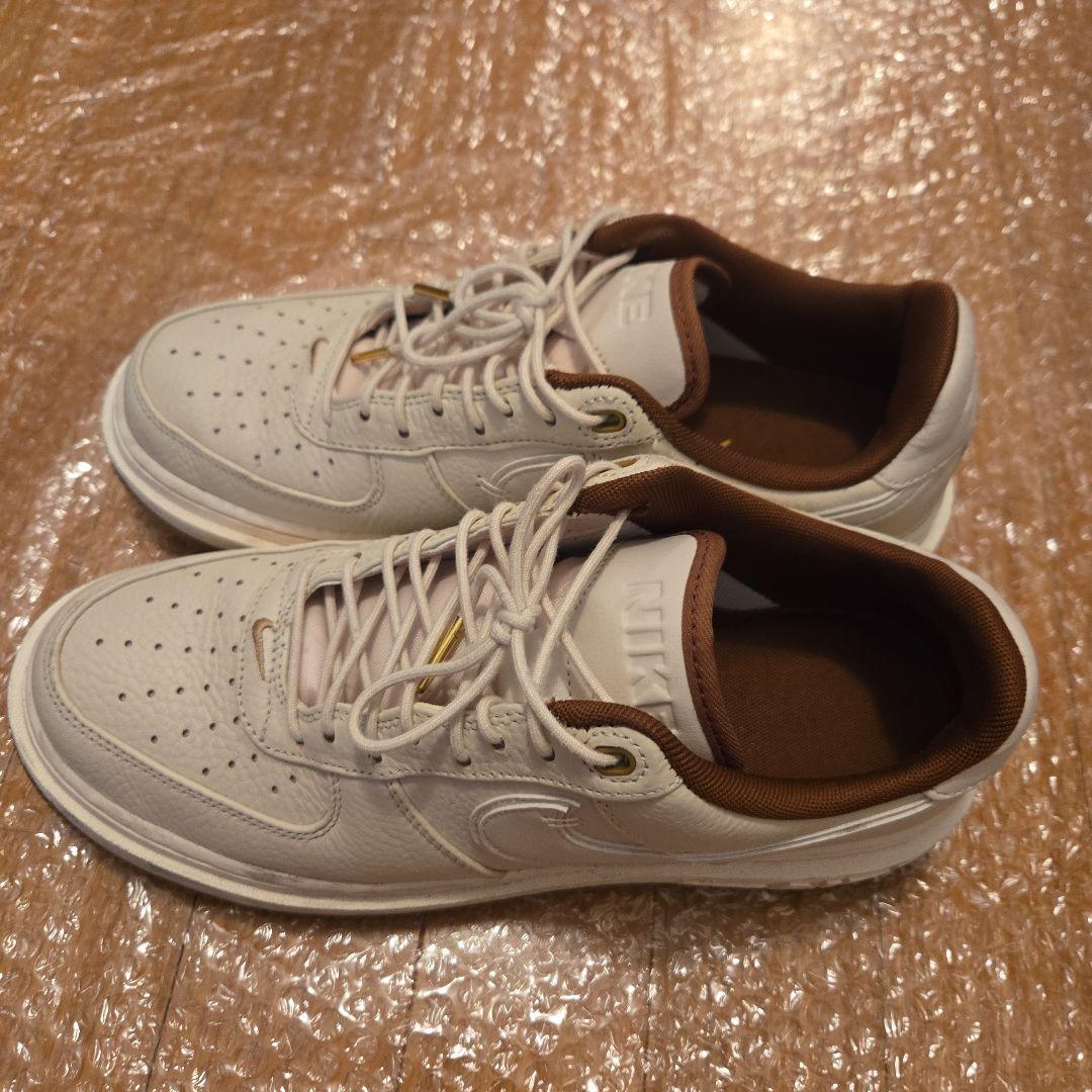 NIKE エア フォース 1 ラックス Pearl White