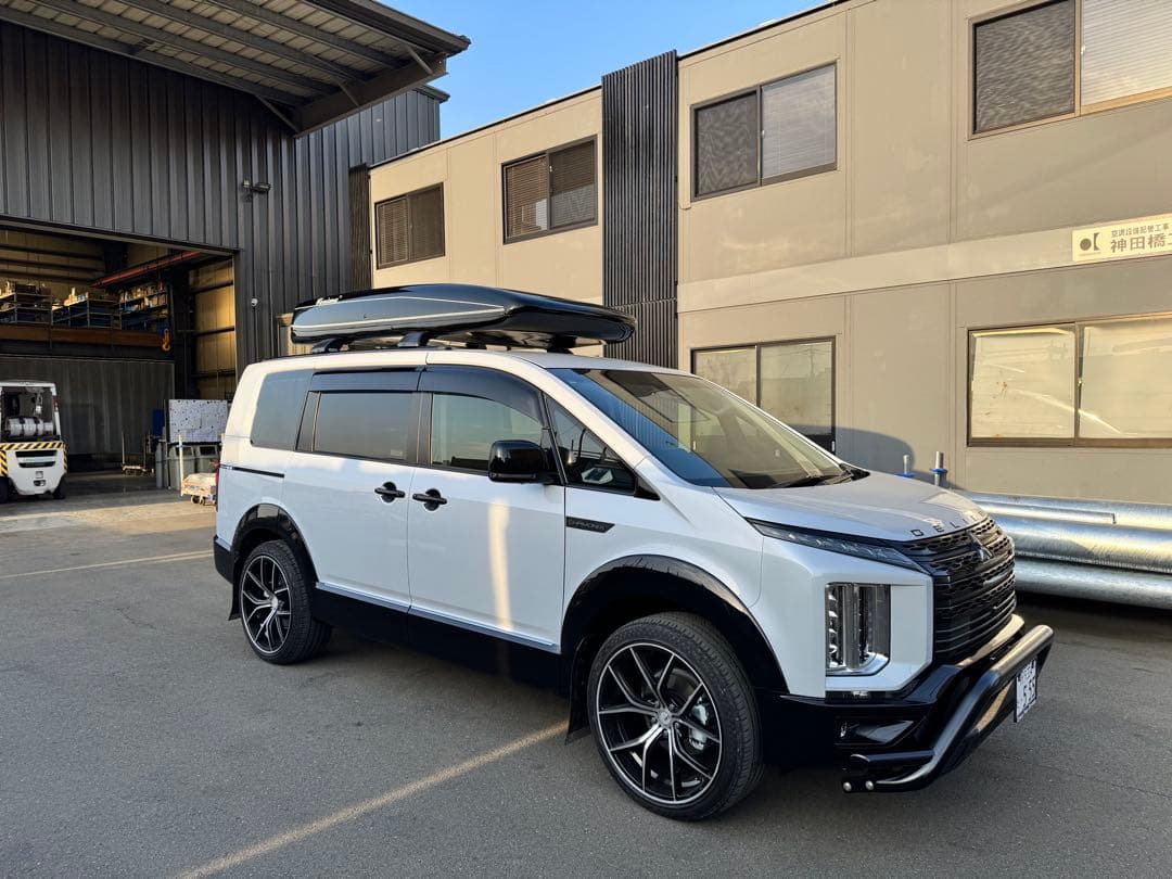 新型デリカD5ジャオス　フェンダーガーニッシュ　タイプS