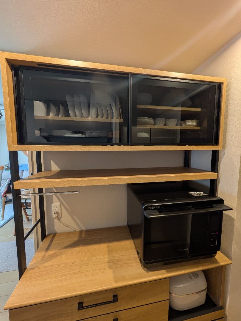 カップボード キッチンボード 木製 ガラス扉付き目立った傷や汚れなし NEXPOTALLINN_EU