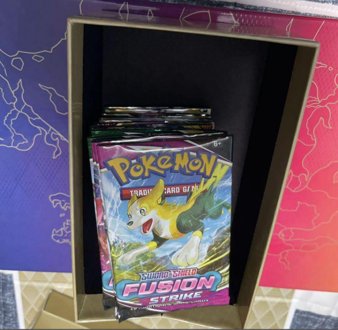 ポケモンカードリザードンウルトラプレミアムコレクション(英語版)