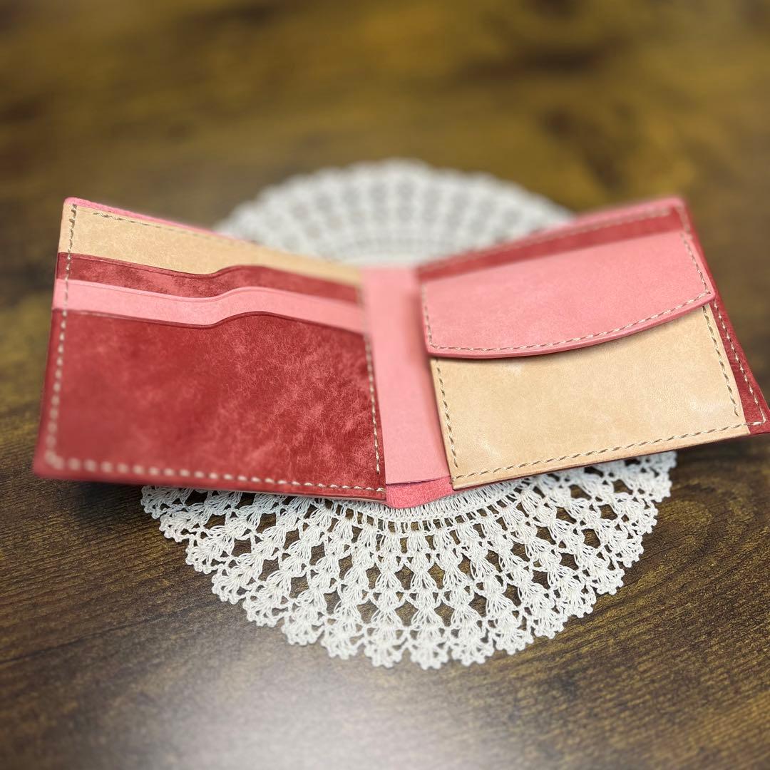 レザークラフト　二つ折り財布　ハンドメイド　牛革　ピンク