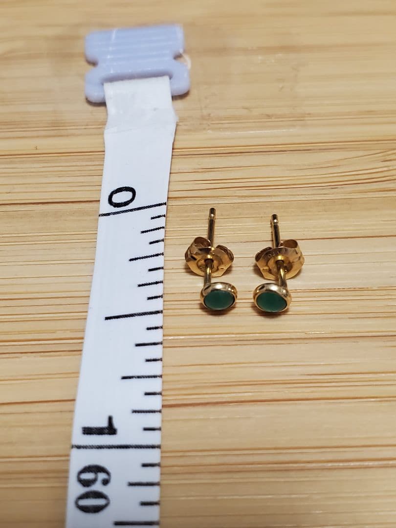 18K ゴールドのスタッドピアス 18K ゴールドのスタッドピアス