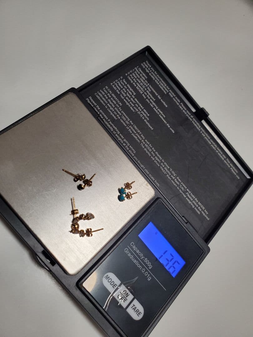 18K ゴールドのスタッドピアス 18K ゴールドのスタッドピアス