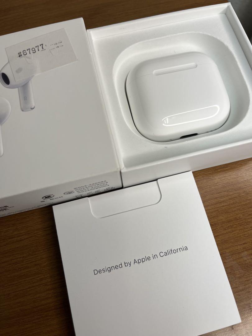 【極美品】AirPods 4 MXP93J/A WVVHR