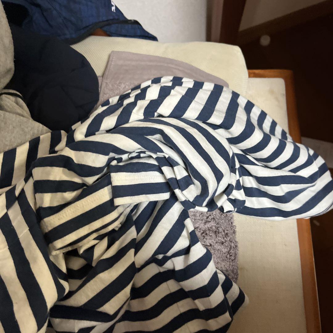 ネイビーとホワイトのストライプTシャツ
