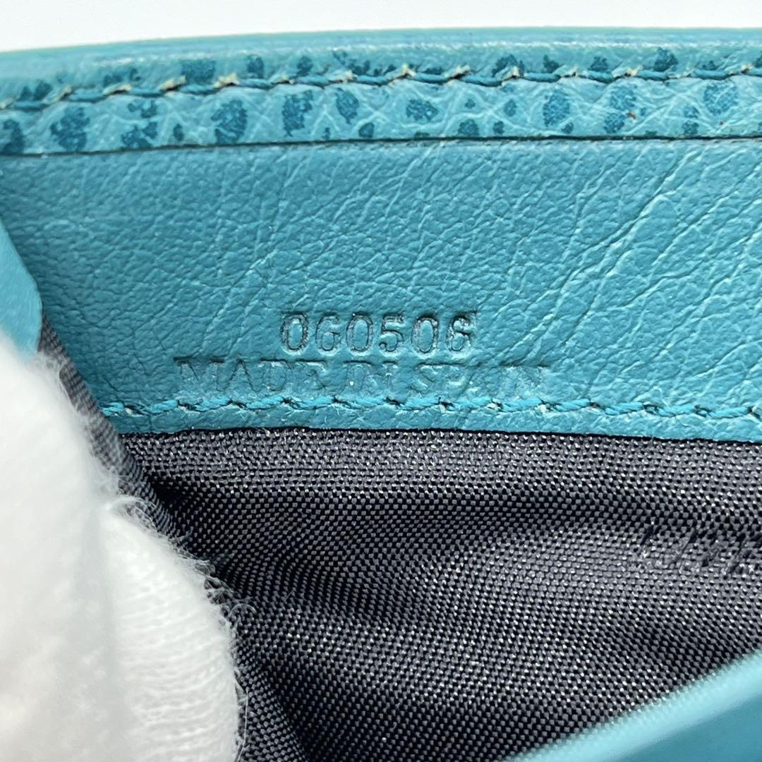 【美品】LOEWE 二つ折り財布 ロゴ型押し シルバー金具 レザー