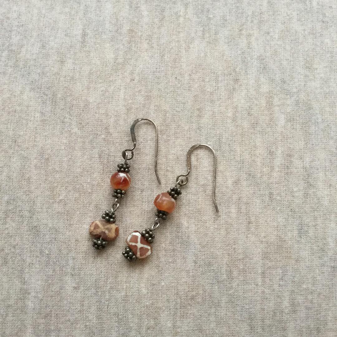 エッジドカーネリアンピアス