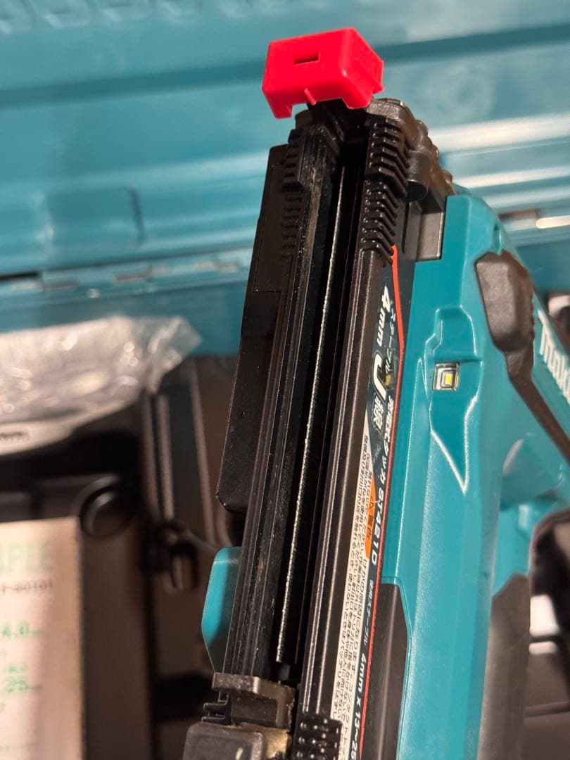 ST421D 充電式タッカ