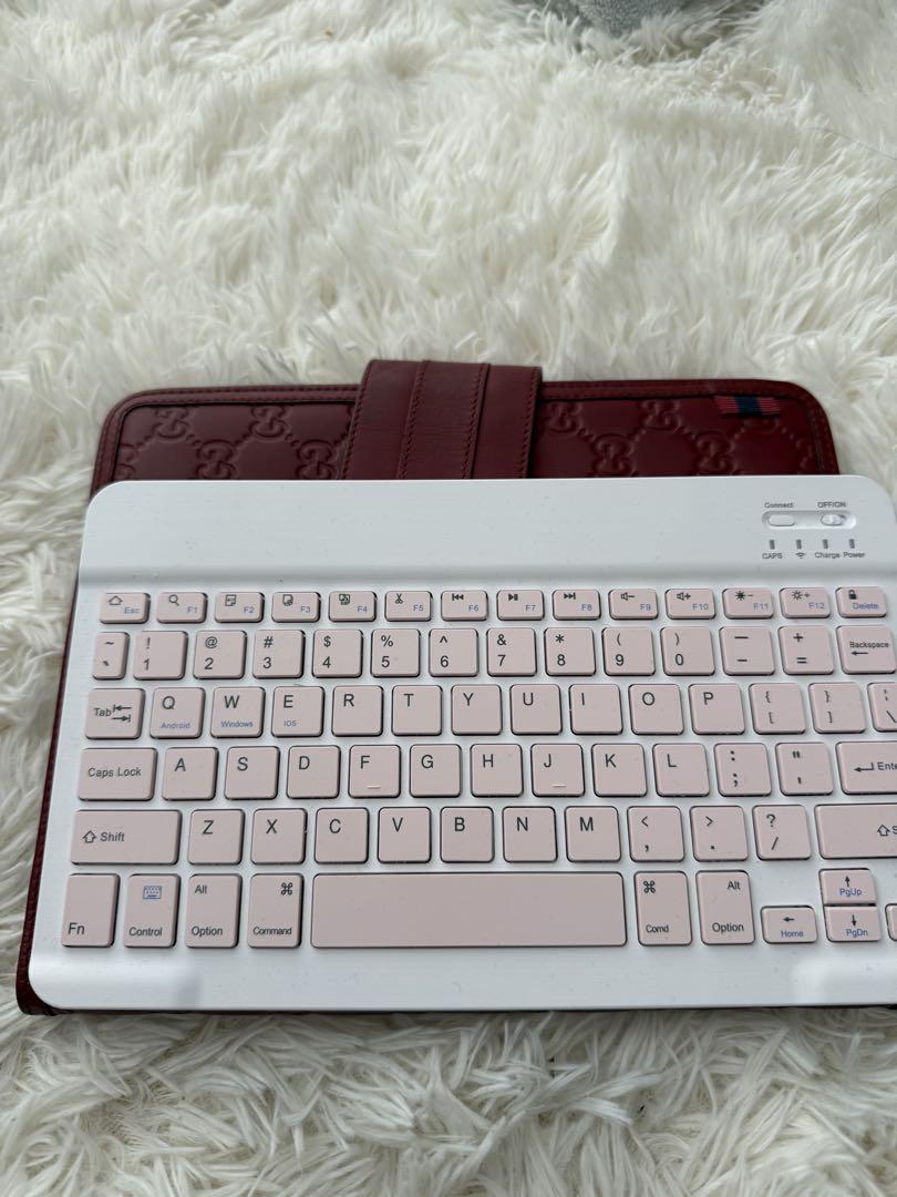 iPad Air1世代 ＆GUCCI iPadケース赤キーボード付