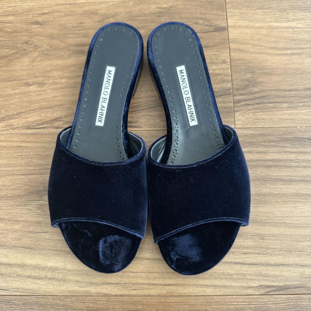 関税送料込 Manolo Blahnik CALLASLI ベルベット サンダル MANOLO BLAHNIK マノロブラニク サンダル TITUBAFLAT JEWEL