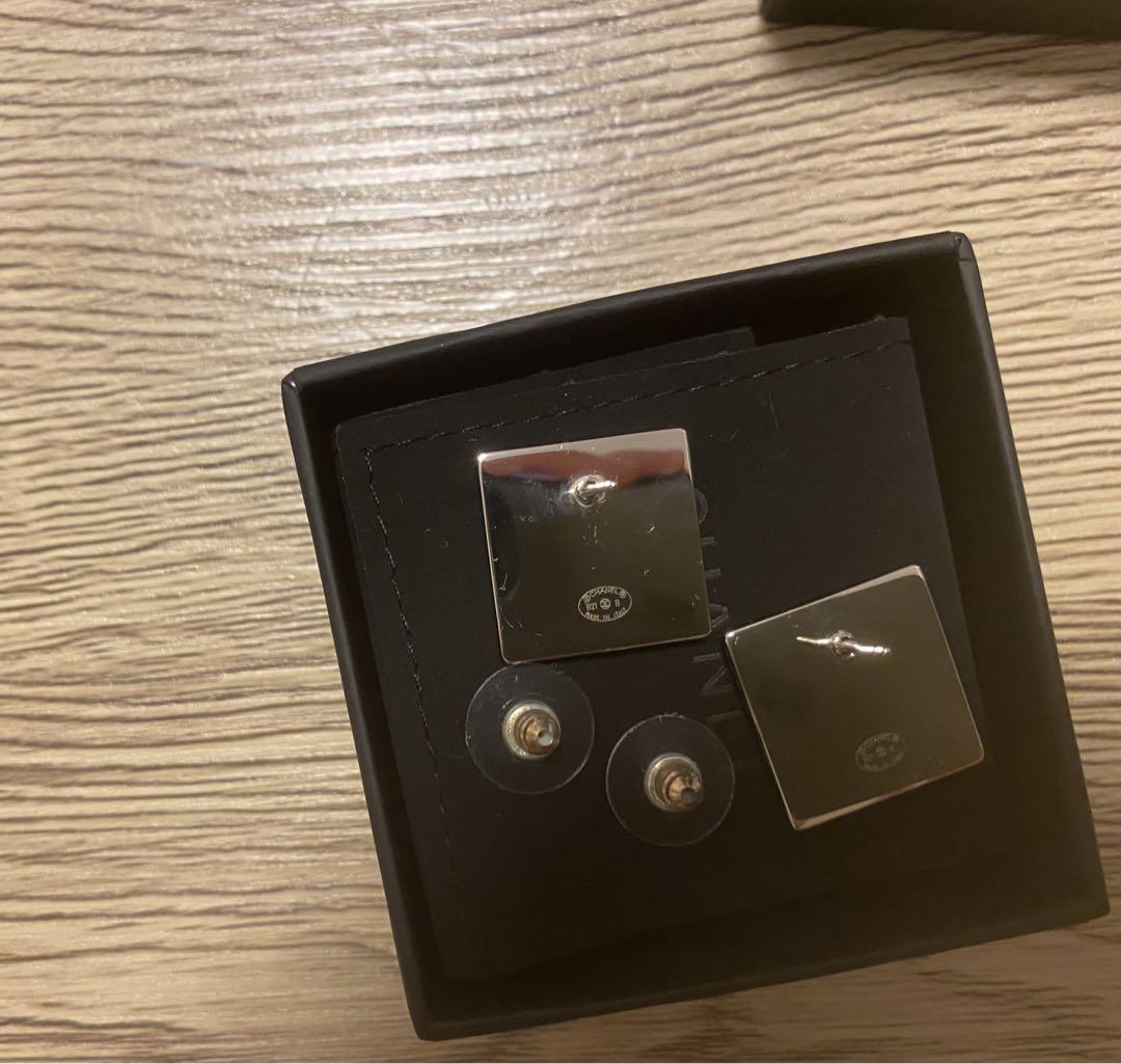 新品　シャネル　ロゴ　ピアス　小　CHANEL ボタン　スクエア　ココマーク