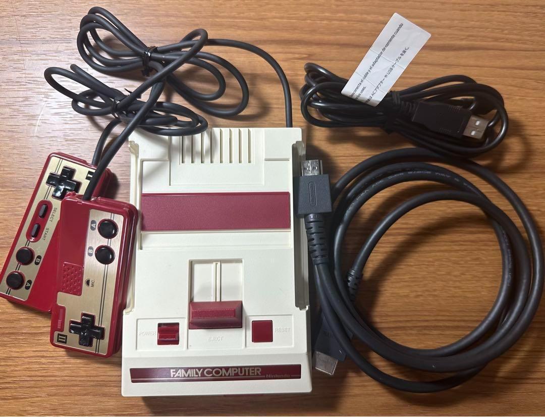 任天堂　クラシックミニ ファミリーコンピュータ　本体　CLV-101