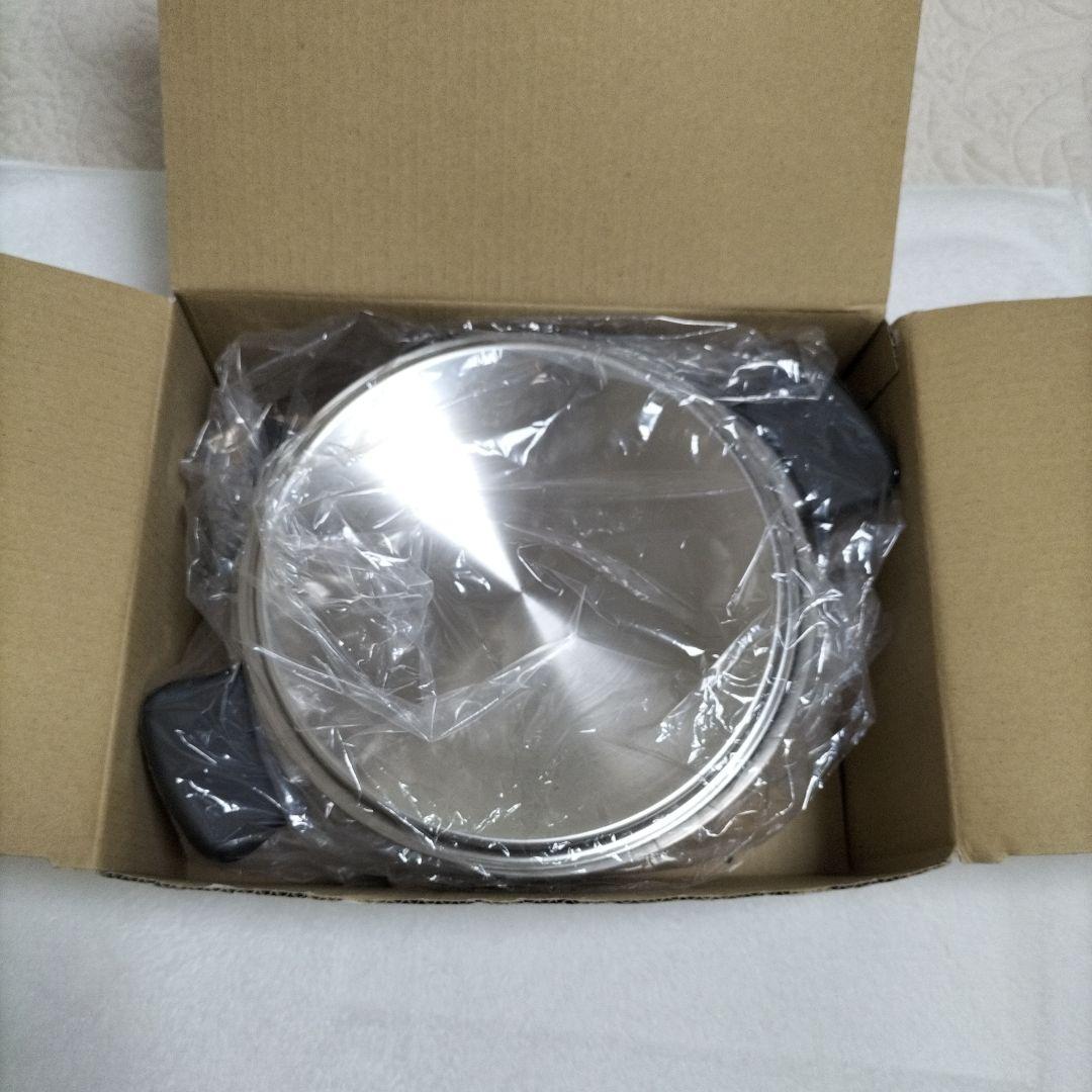 柳宗理　ステンレス両手鍋浅型22cm　蓋付き箱有りガス火専用　新品未使用長期保管
