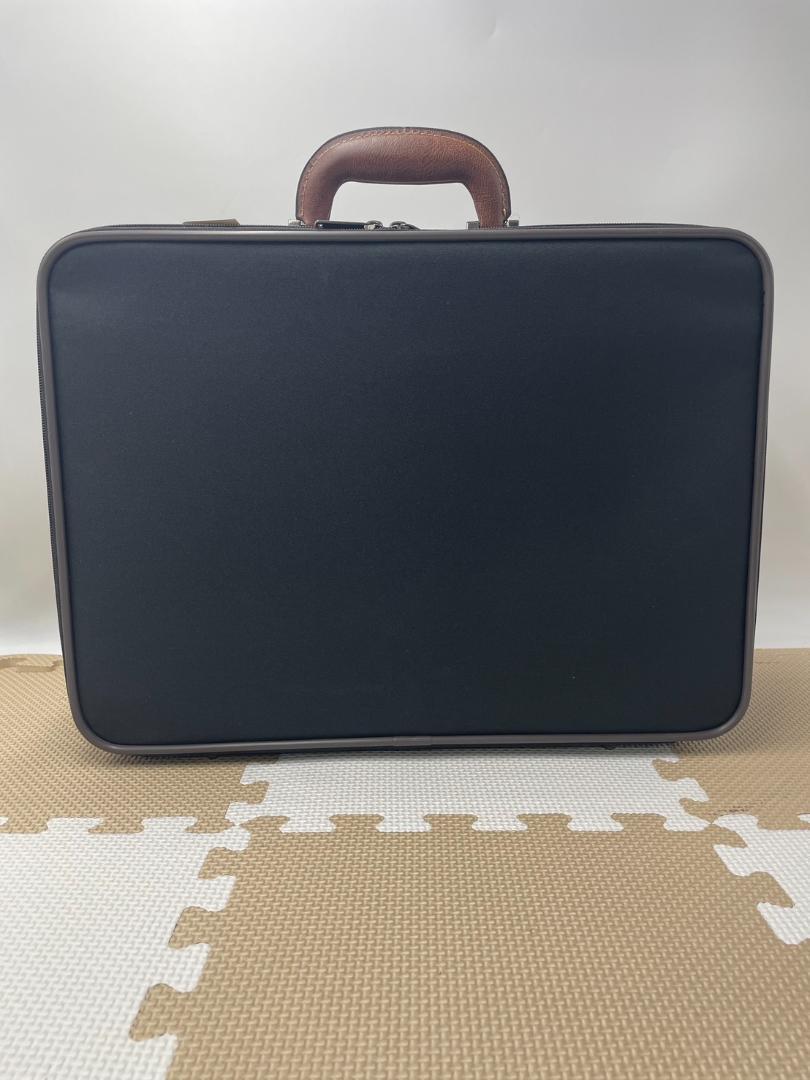 【ビジネスシーンで使える！】サンイーグル ソフトアタッシュケース 7469